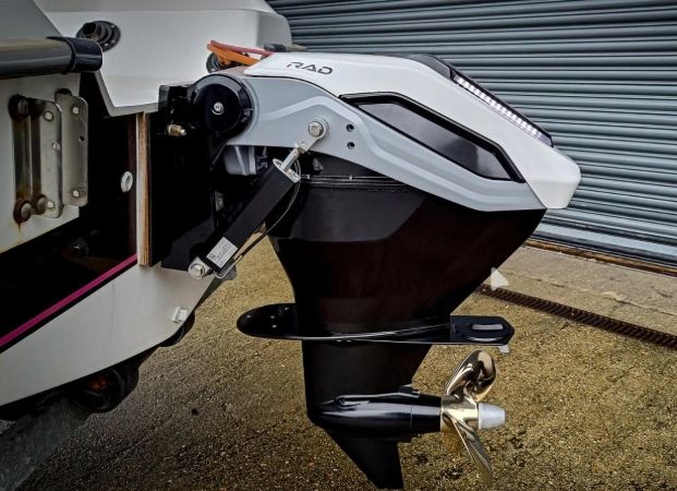 RAD 40 electric outboard drive with propeller